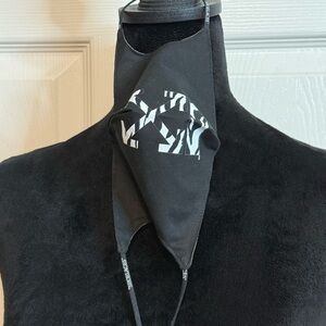 BNWT Off-White Black and White Iconic Zebra Logo Face Mask